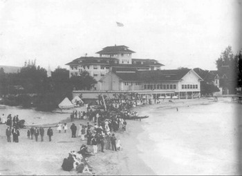 Moana-Hotel-Apuakehau-Stream-Kanahele-1915-1.jpg
